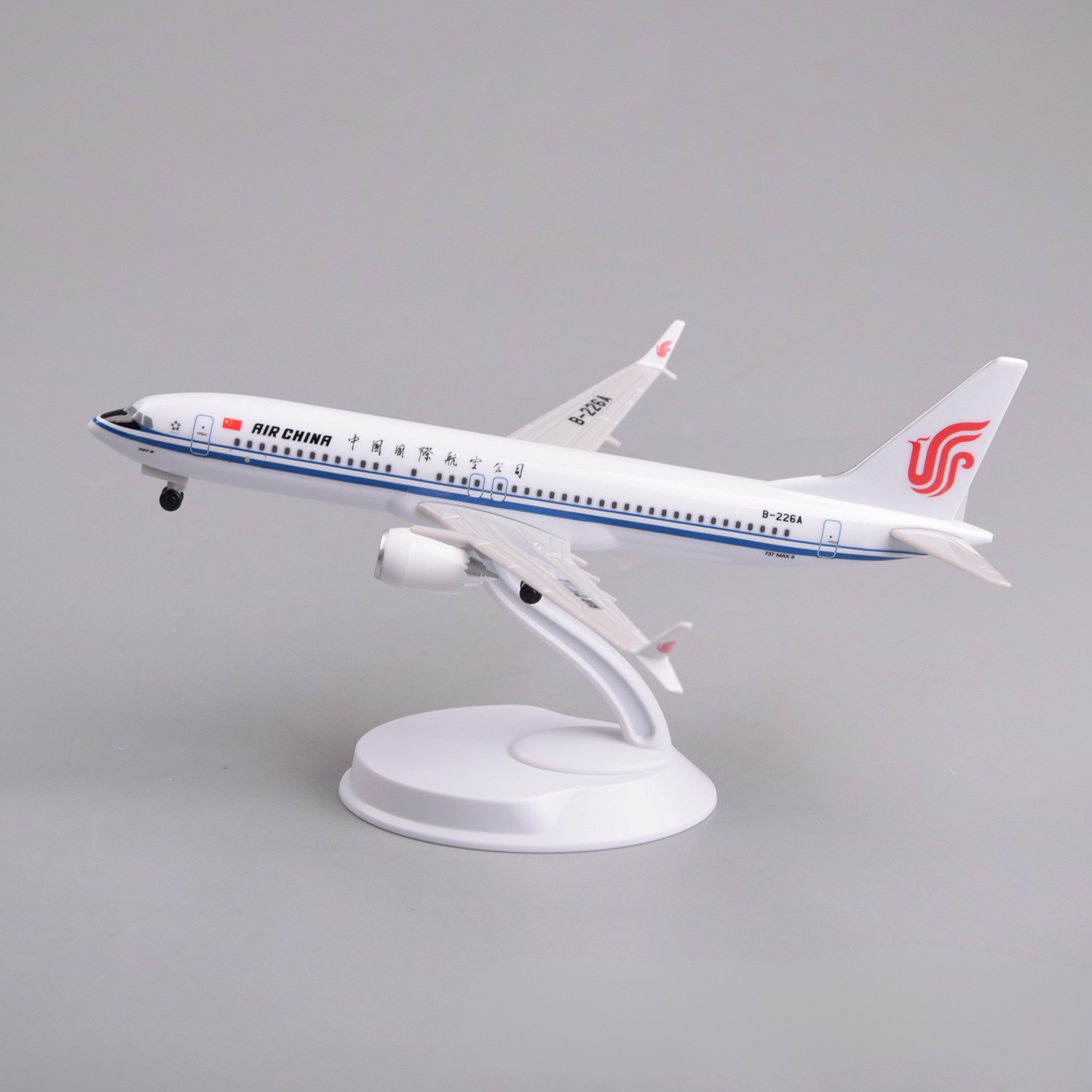 نموذج طائرة بلاستيكي بطول 20 س - مراجعة Model Airplane Plastic وسعره