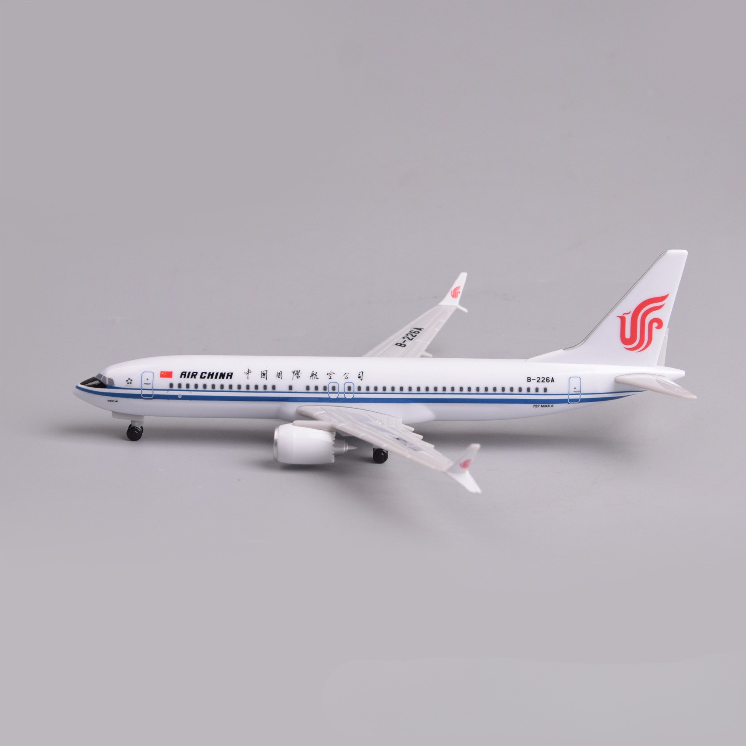 نموذج طائرة بلاستيكي بطول 20 س - مراجعة Model Airplane Plastic وسعره